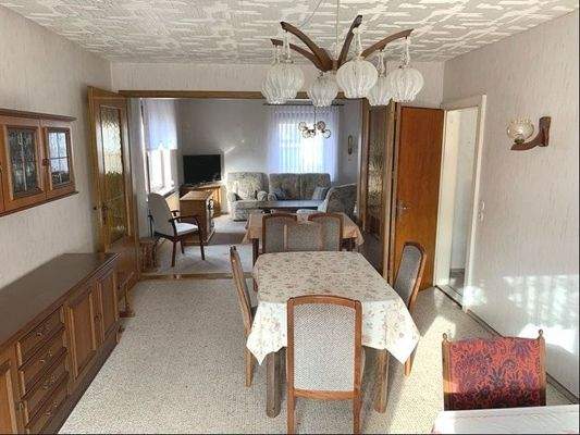 Wohnzimmer mit Essbereich