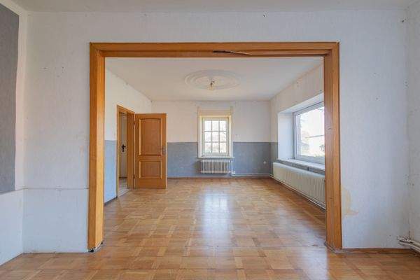 Wohnzimmer EG vom Flur