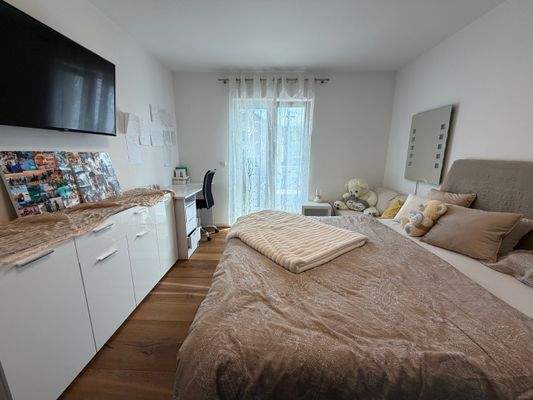 Schlafzimmer/Kinderzimmer 1 OG