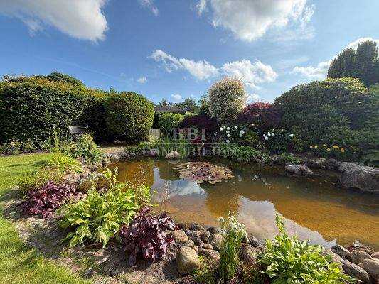 Traumhaft angelegter Gartenteich