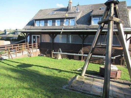 Rückseite Hauptgebäude mit Garten