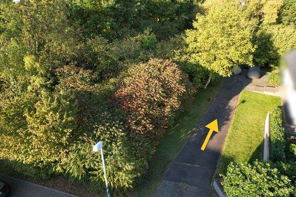 eigene Zufahrt zum Grundstück