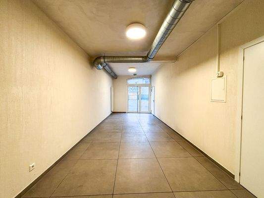 12 Ladenfläche "hinten"