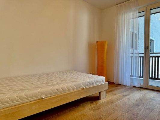 DE | Neuwertige 4-Zimmer-Maisonette in Rabland! 165 m² Garten, 2 Terrassen, Balkon, vollmöbliert, 3 Parkplätze – jetzt besichtigen! IT | Duplex 4 locali come nuovo a Rablà! Giardino 165 m², 2 terrazze, balcone, arredato, 3 posti auto – visita ora! EN | Li