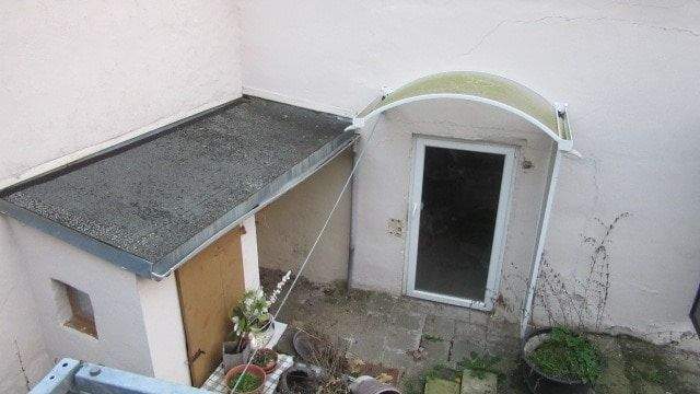 Zugang Nebengebäude / Garten