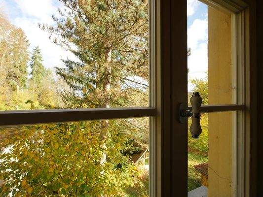  OG | Ausblick BADEZIMMER-FENSTER nach Nord-Osten