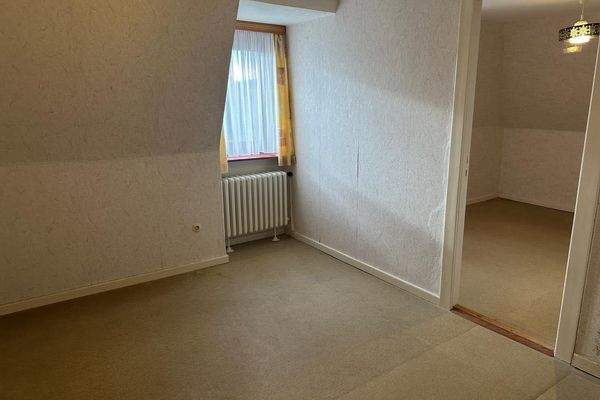 Durchgangszimmer im DG