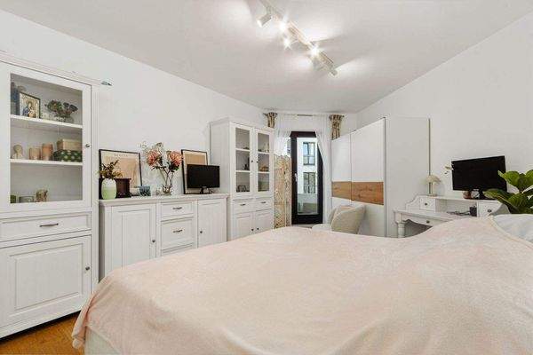 mit Zugang z. Nord-Balkon