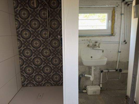 2. Duschen im Keller