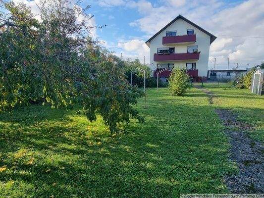 02 Ansicht Gartenseite mit idyllischem Garten