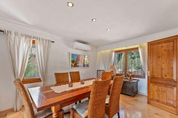 Dining area in villa in Bendinat
