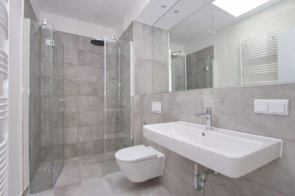 Markenbad mit Dusche