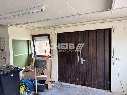 Zugang über Falttür möglich