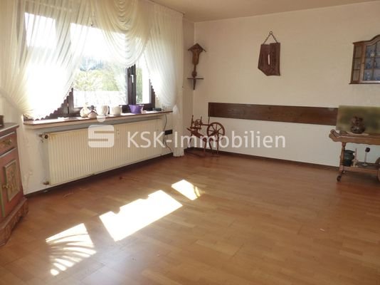 122690 Esszimmer Altbau