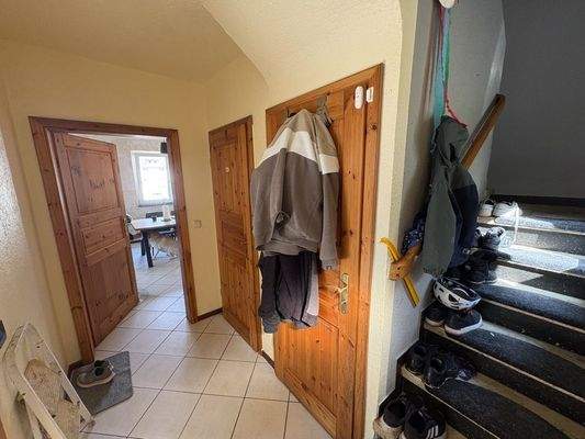 Flur und Treppenaufgang Erdgeschoss