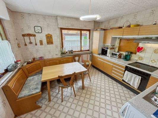 Küche mit Essbereich