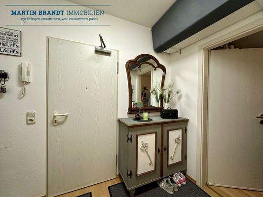 Diele mit Blick auf Eingangstür