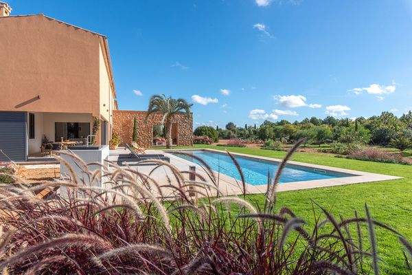 Naturnahe Gartenlandschaft im Inselstil