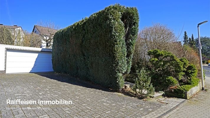 RAIBA IMMO - Wohnen am Sonnenhang 1 - Garage und Stellplatz
