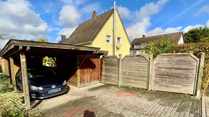Carport und Stellplatz