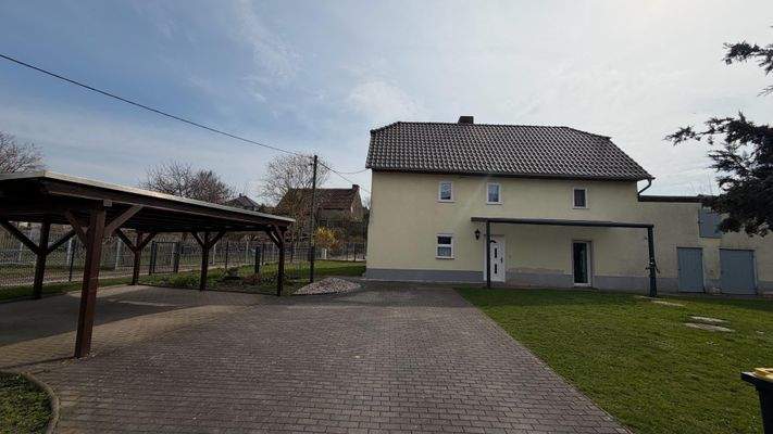 großes Doppelcarport