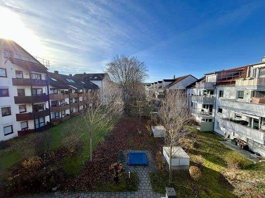 ruhiger, gepflegter Innenhof