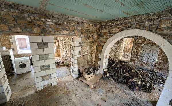 Kreta, Exantis: Unvollendetes, teilweise renoviertes Haus zum Verkauf in der Nähe von Bali