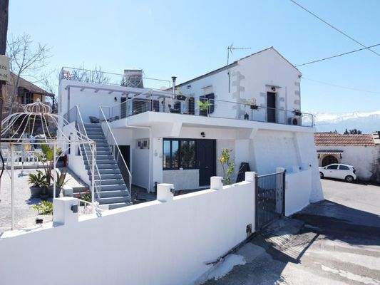Wunderschön Renovierte Villa mit Meer- und Bergblick zum Verkauf in Xirosterni