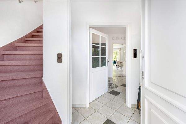Flur und Treppenaufgang
