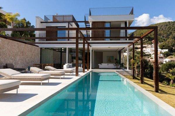 Pool and Exterior (2)