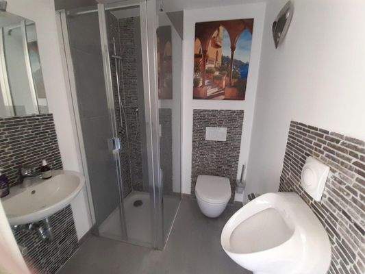 Badezimmer Dusche/WC UG