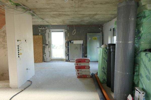 Wohnbereich mit Blickrichtung Ess- und Kochbereich