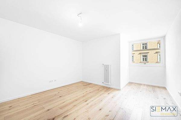 Schlafzimmer mit Nische für Homeoffices 