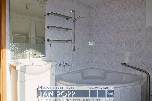 Wannenbad mit Balkon 