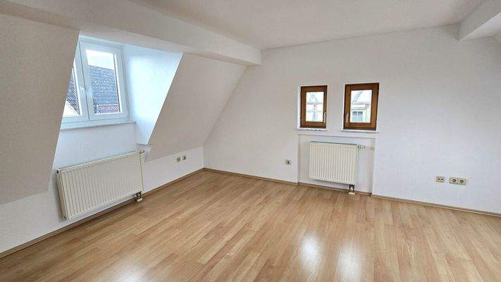 Großzügiges Zimmer im DG