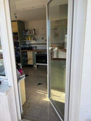 Zugang zum Wohnzimmer vom Balkonaus.jpg