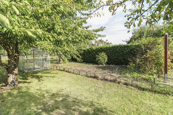 Gemüsegarten und Gewächshaus