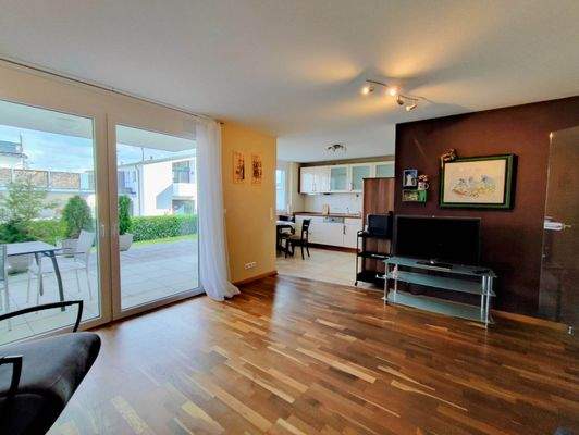  Großzügiger Wohn- und Essbereich mit offener Küch