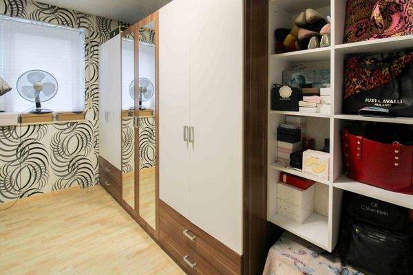 Ansicht Kleiderzi. (Kind 1)