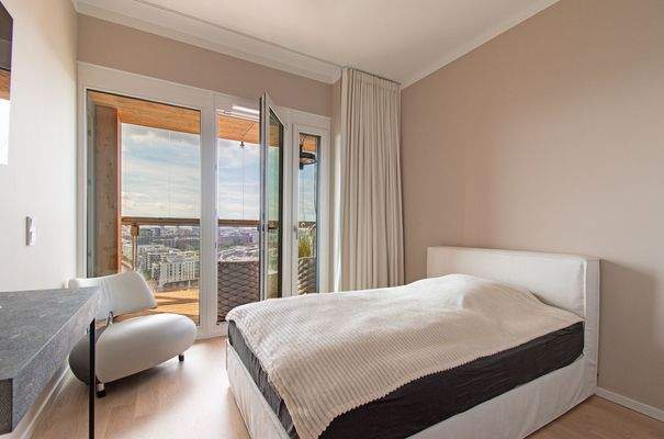 Helles Schlafzimmer, Wasserblick und eigene Terrasse