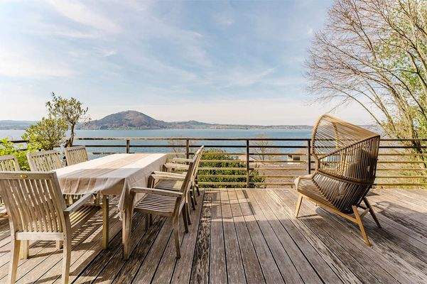 Die Sonnenterrasse lädt zum geselligen Beisammensein ein