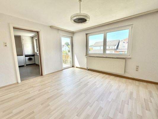 1. OG: Esszimmer mit Balkonzugang