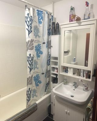 Bad mit Badewanne