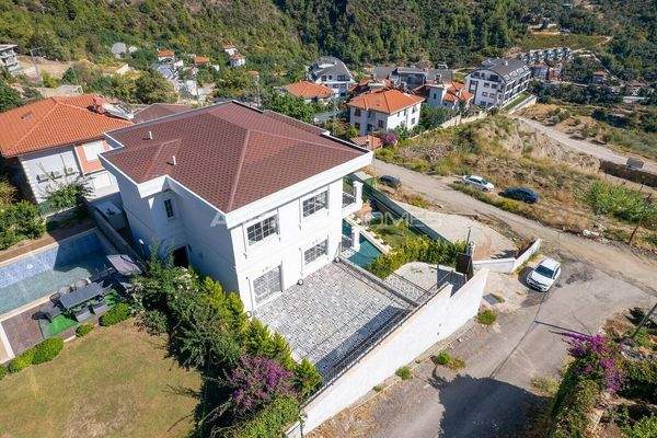 5-Bedroom Triplex House with Pool in Alanya Antalya