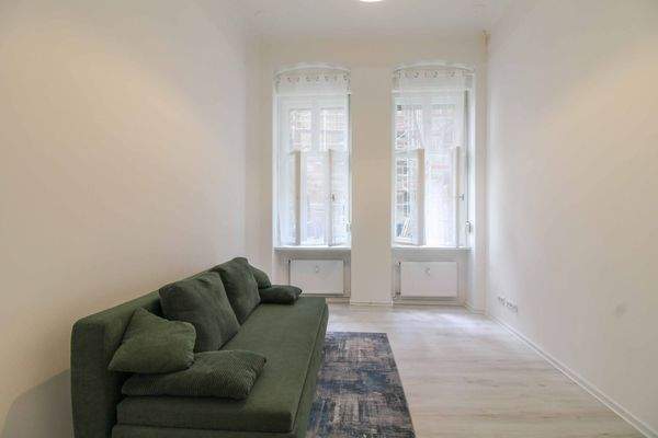 Zimmer 3 mit Fenstern