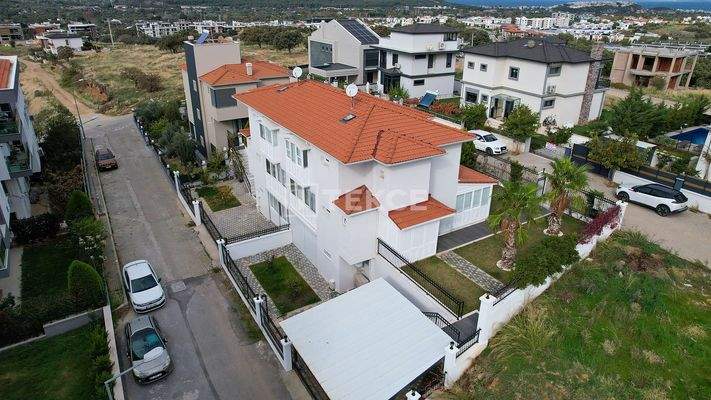 Spacious Villa with City View and a Garden in İzmir