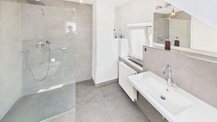 CAM01984G0-PR0499-STILL003