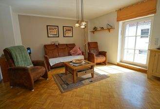 Großzügiger Wohn- und Essbereich ...