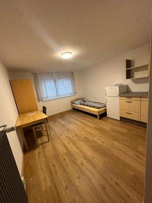 Bild 2 Blick ins Zimmer Top 4.jpeg