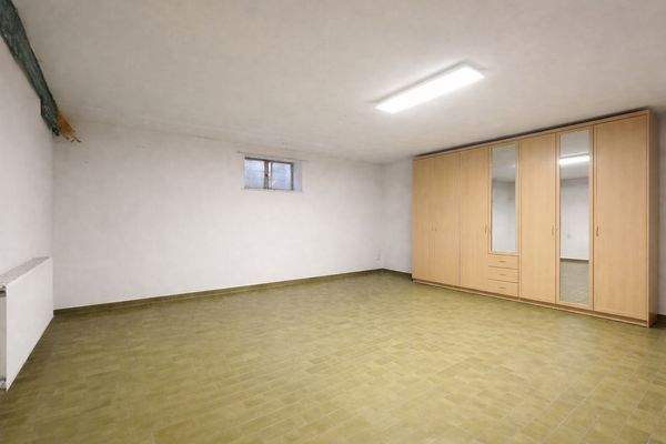 E9EBD934-F724-47CF-AE61-0112C28835A8